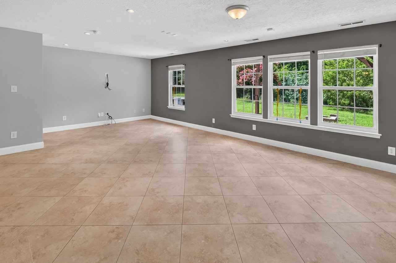 10745 Glenluce Ave - Photo 6 of 30