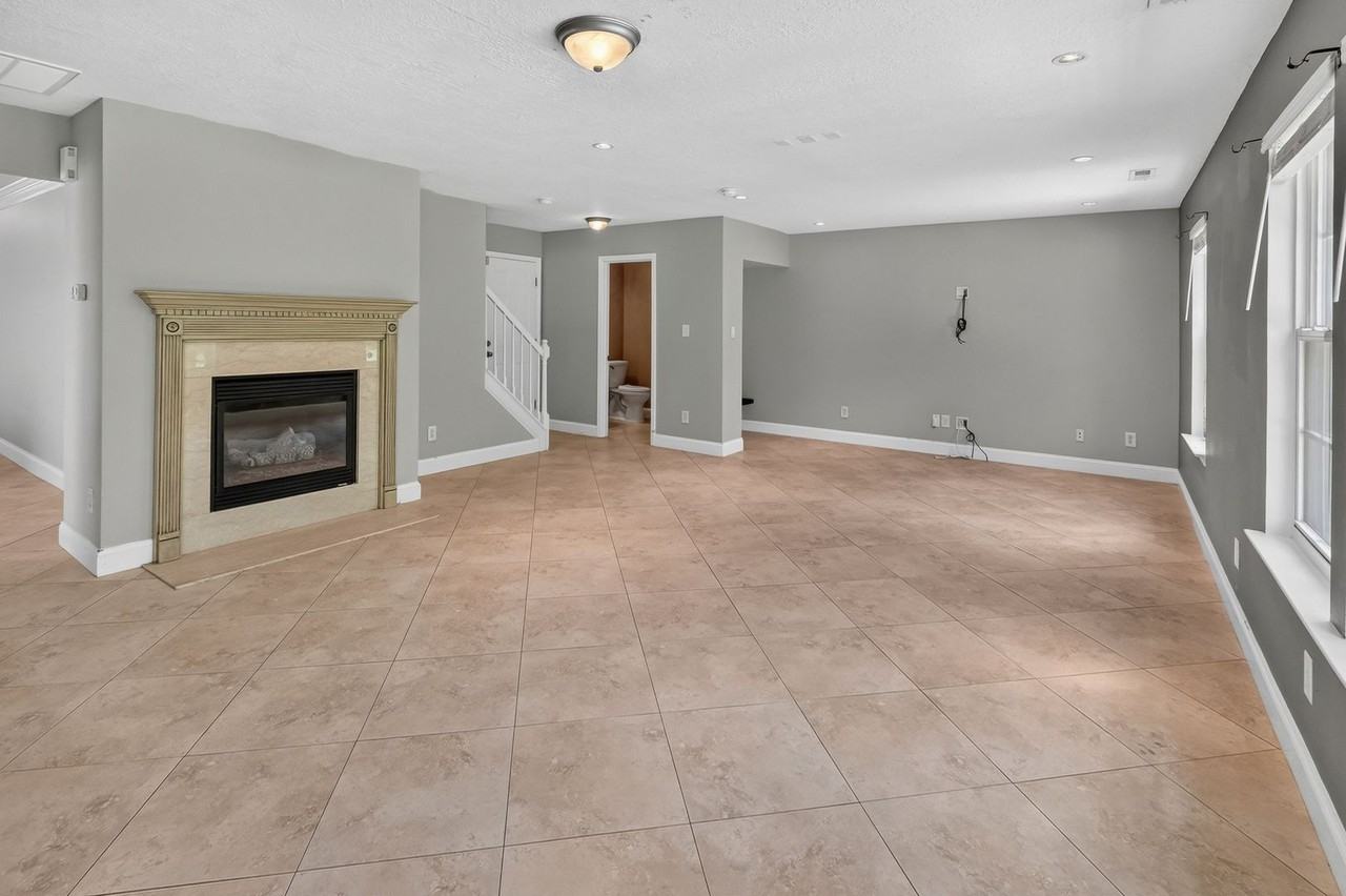 10745 Glenluce Ave - Photo 7 of 30