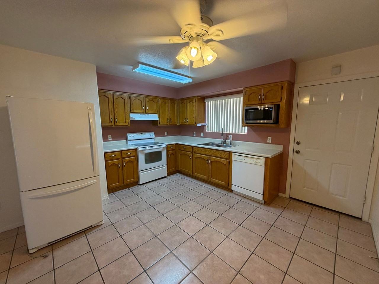 13613 E 52nd St - Photo 5 of 22