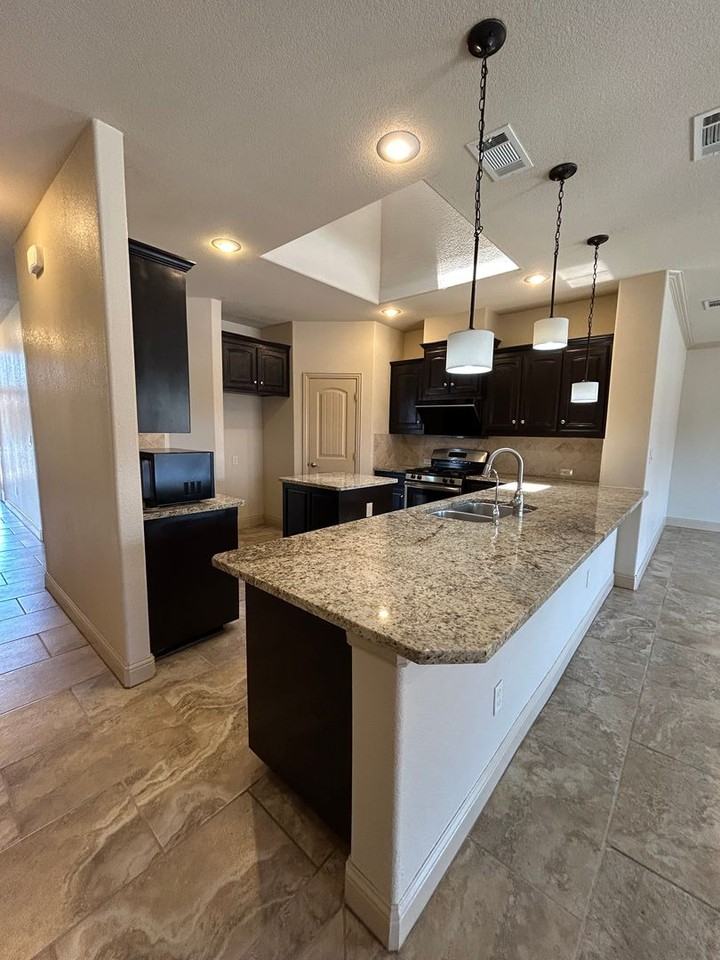 3900 Roma St - Photo 6 of 22