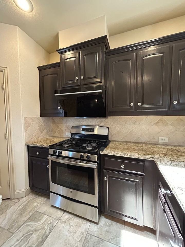 3900 Roma St - Photo 7 of 22