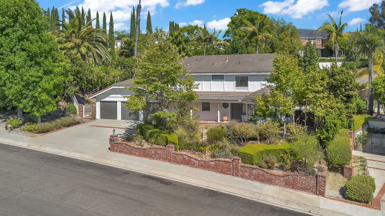 26232 Glen Canyon Dr - Photo 2 of 34