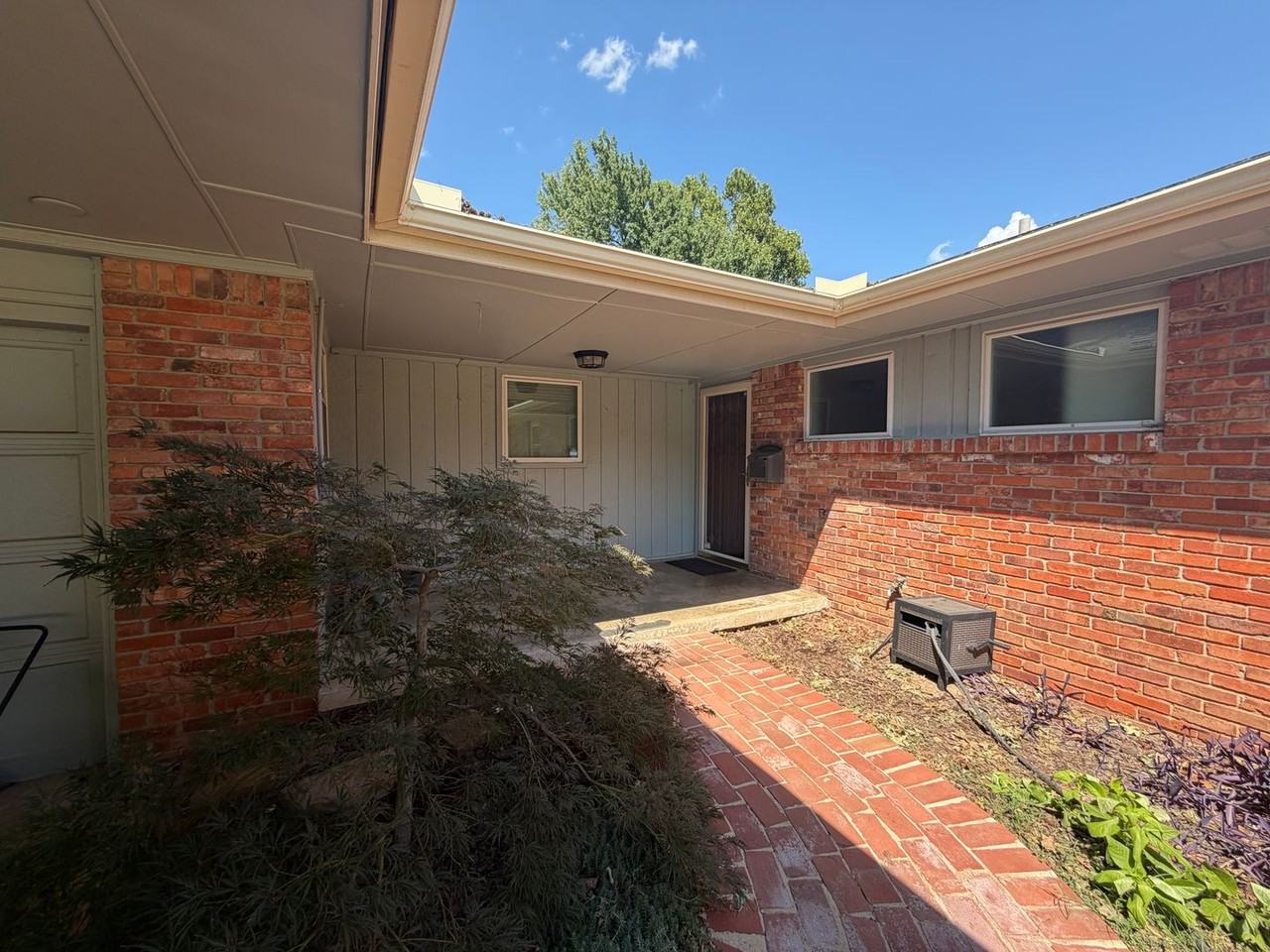 2517 Chateau Dr - Photo 2 of 34