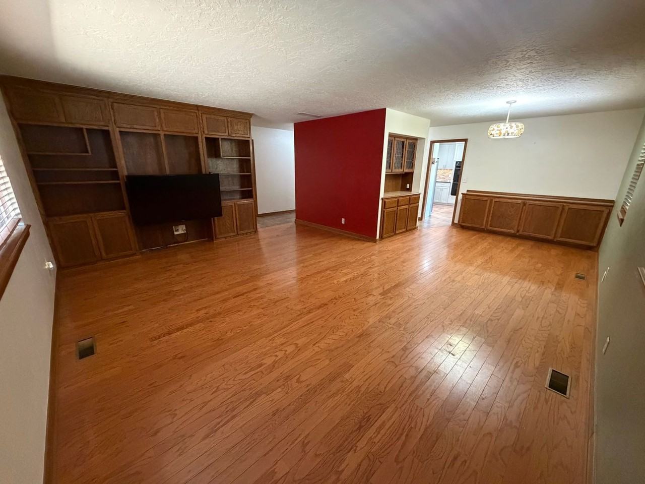 2517 Chateau Dr - Photo 5 of 34