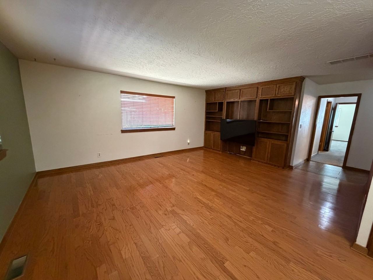 2517 Chateau Dr - Photo 6 of 34