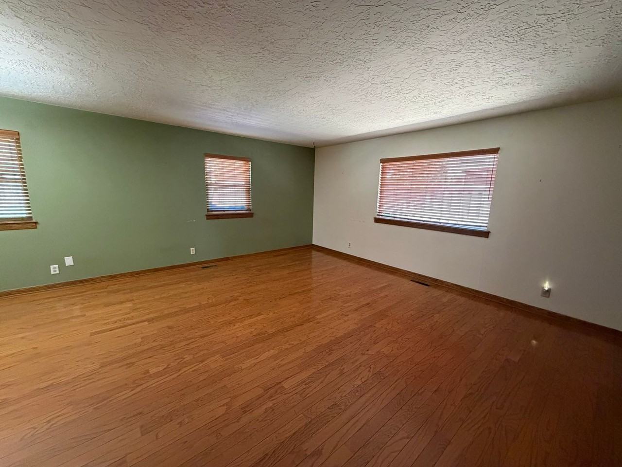 2517 Chateau Dr - Photo 7 of 34