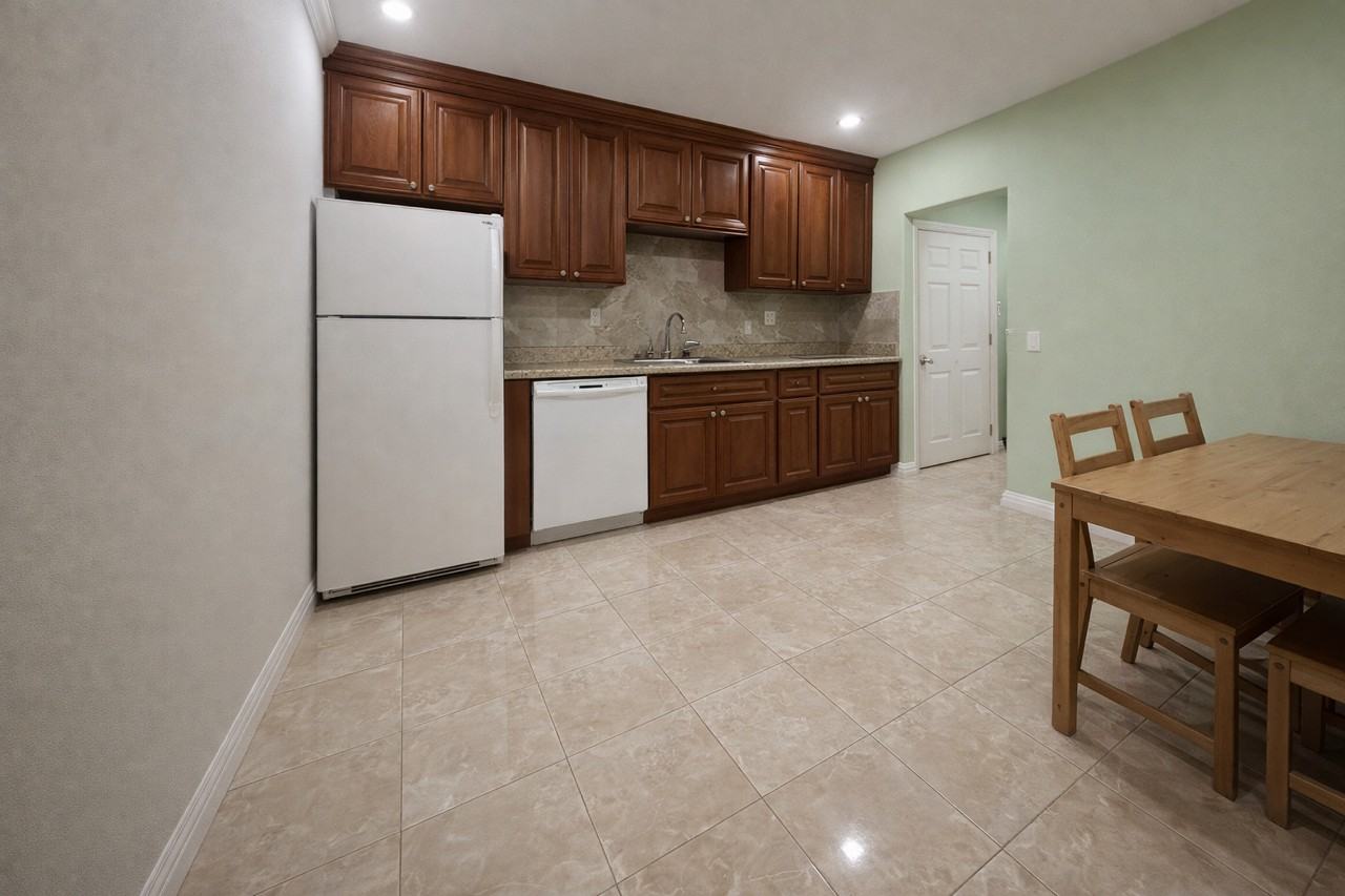 386 Pelton Ave - Photo 2 of 6