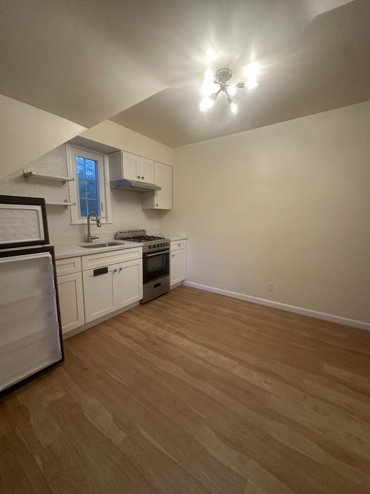 75 Lortel Ave - Photo 5 of 8