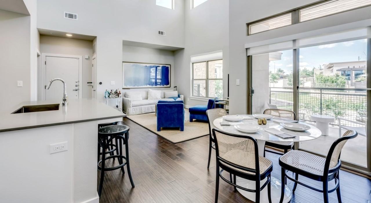 7415 Southwest Parkway - Photo 6 of 28