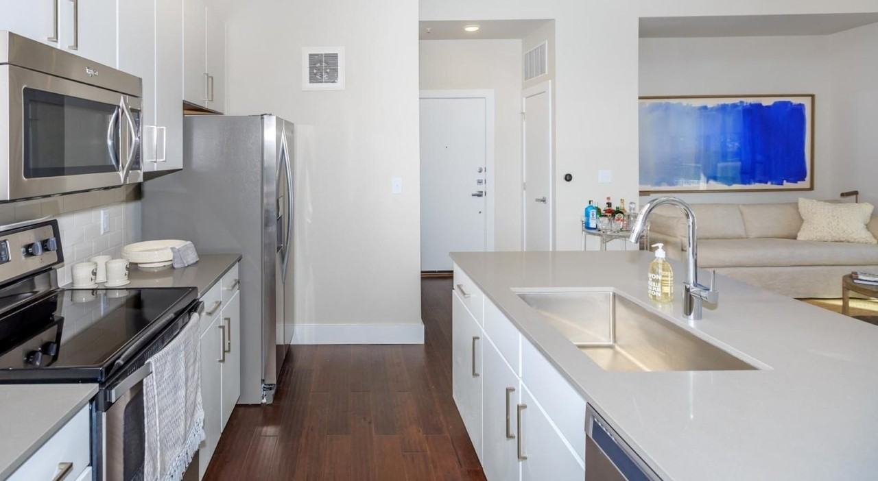 7415 Southwest Parkway - Photo 2 of 28