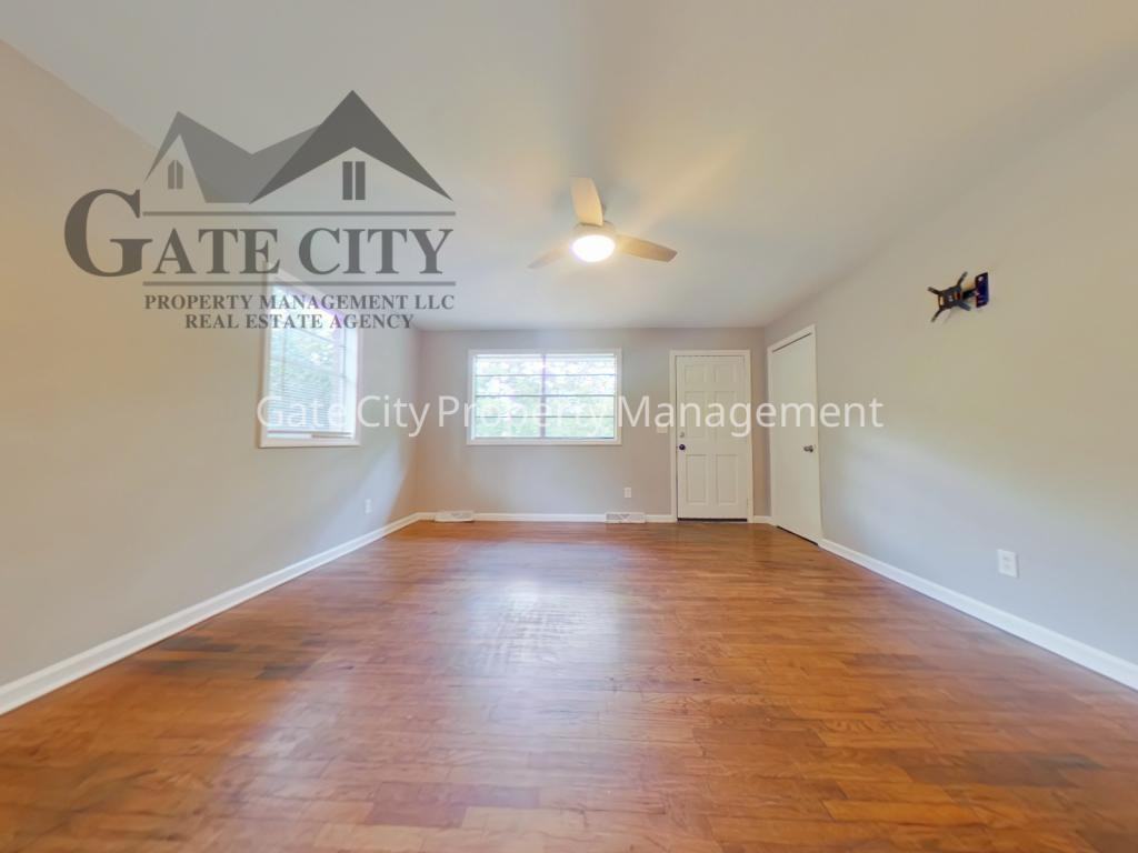2021 Maywood St Apt A - Photo 3 of 7