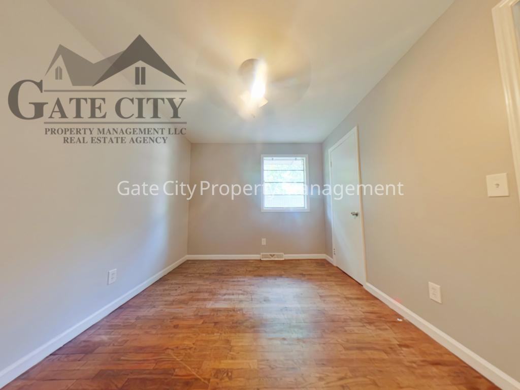 2021 Maywood St Apt A - Photo 4 of 7