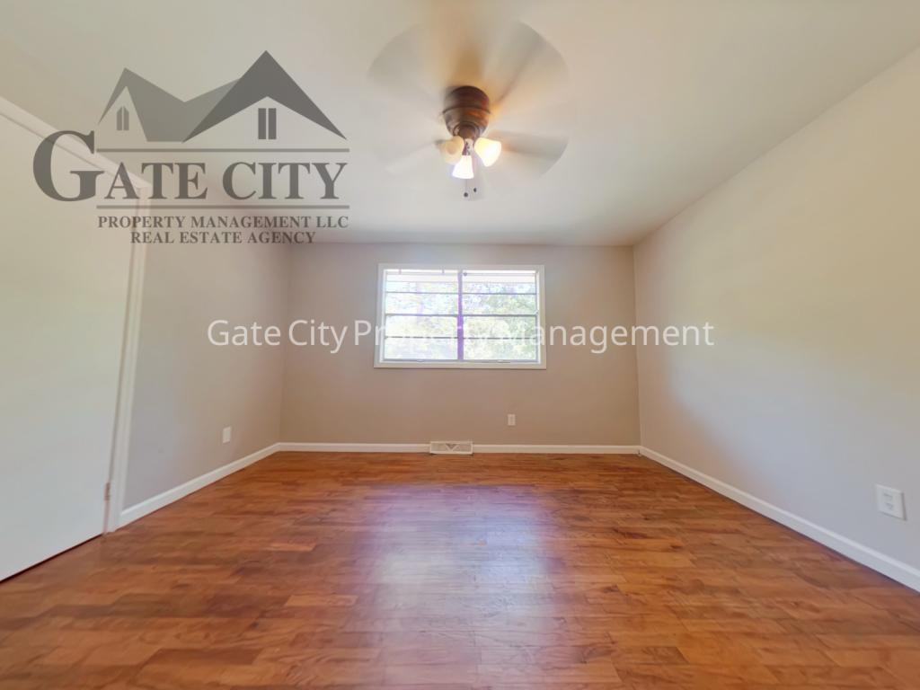 2021 Maywood St Apt A - Photo 5 of 7