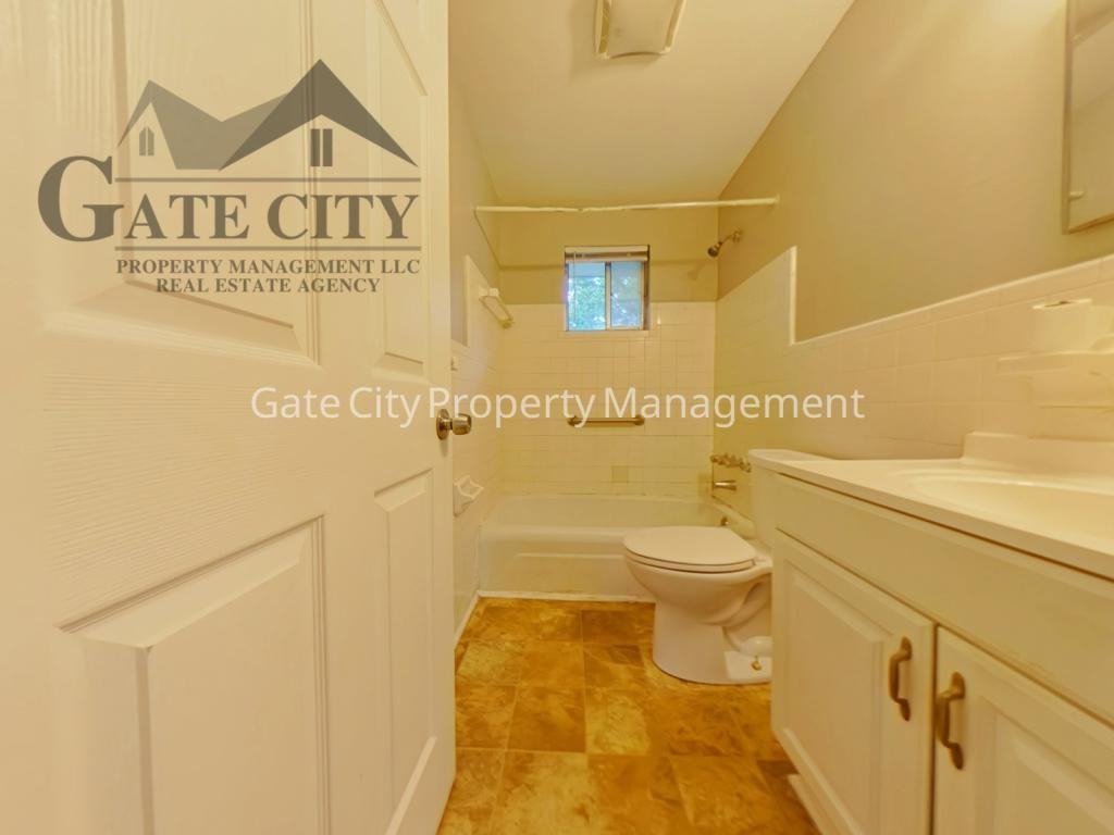 2021 Maywood St Apt A - Photo 6 of 7