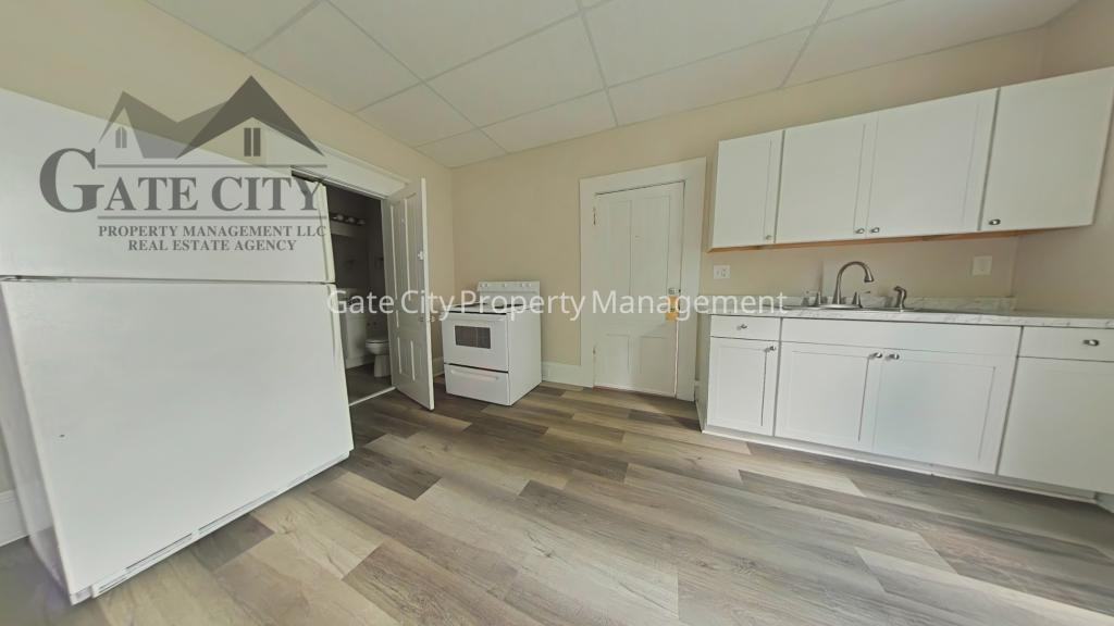 1715 S Main St - Photo 2 of 8