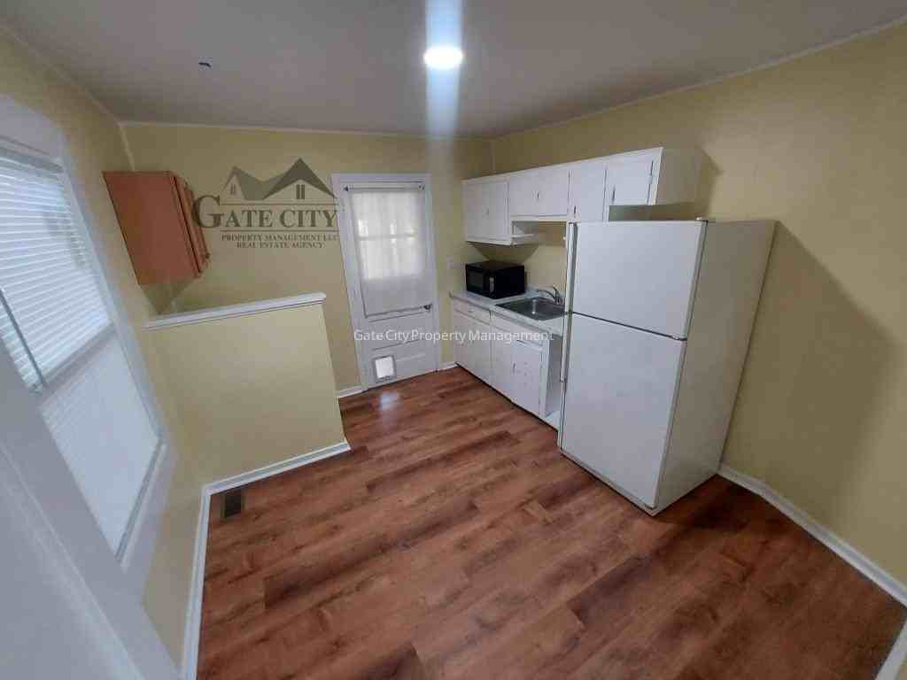 616 Hedrick Ave - Photo 2 of 9