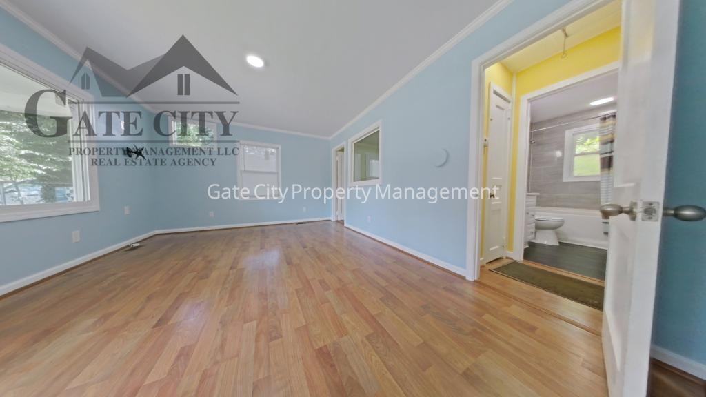 616 Hedrick Ave - Photo 3 of 9