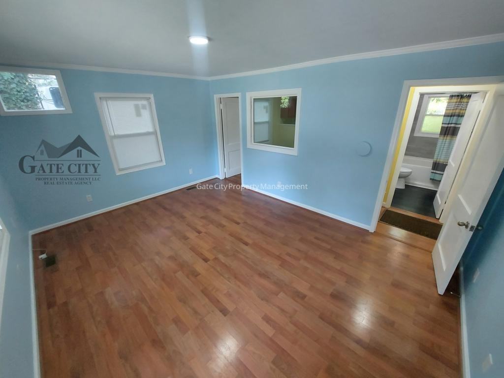 616 Hedrick Ave - Photo 4 of 9