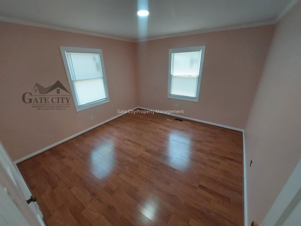 616 Hedrick Ave - Photo 6 of 9