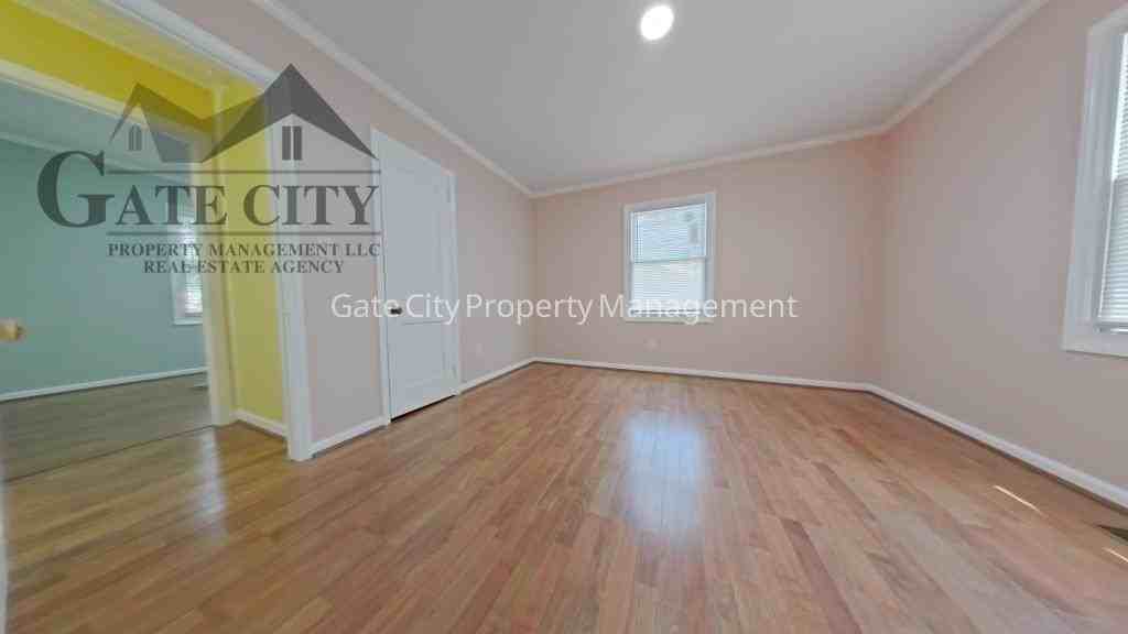 616 Hedrick Ave - Photo 7 of 9