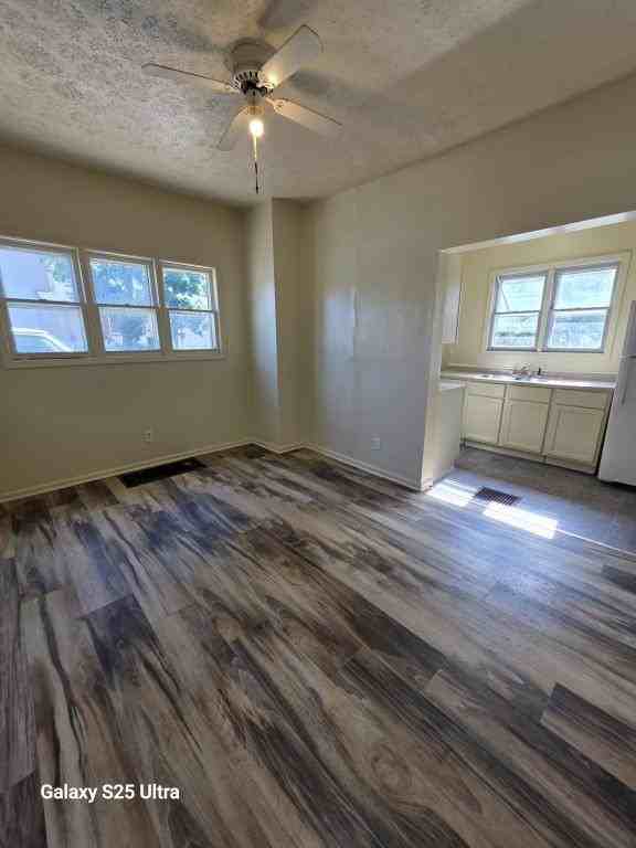 319 N Delphos St - Photo 3 of 11