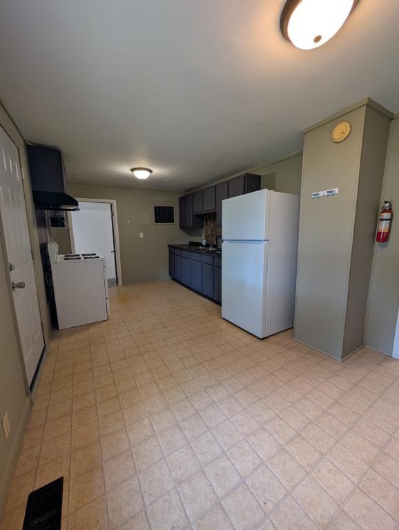 711 N Webster St - Photo 7 of 10