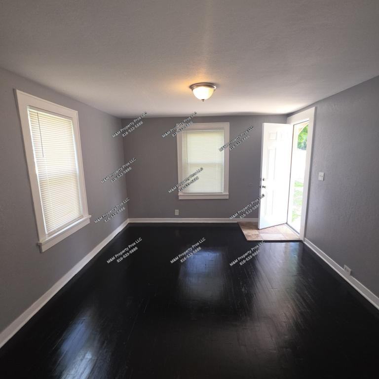 1918 S Willow Ave - Photo 4 of 26