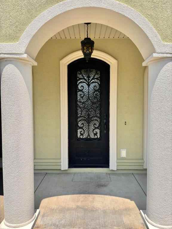 6008 Fish Hawk Ct - Photo 3 of 33