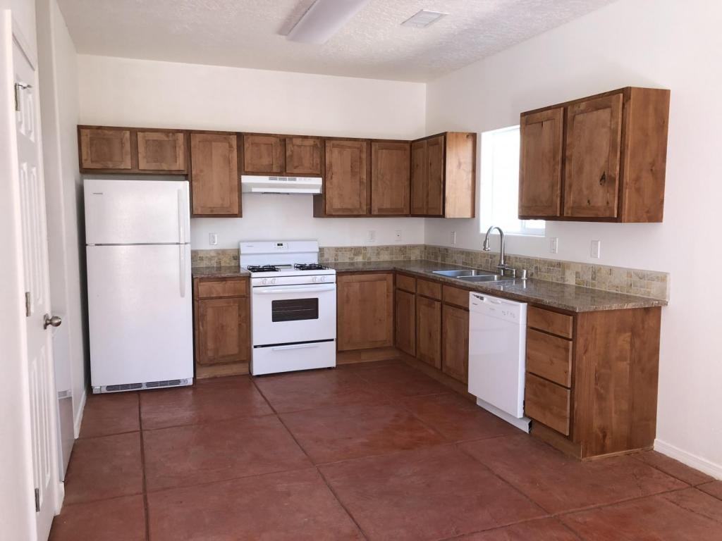 1703 Lomas Blvd Nw Unit E - Photo 3 of 12