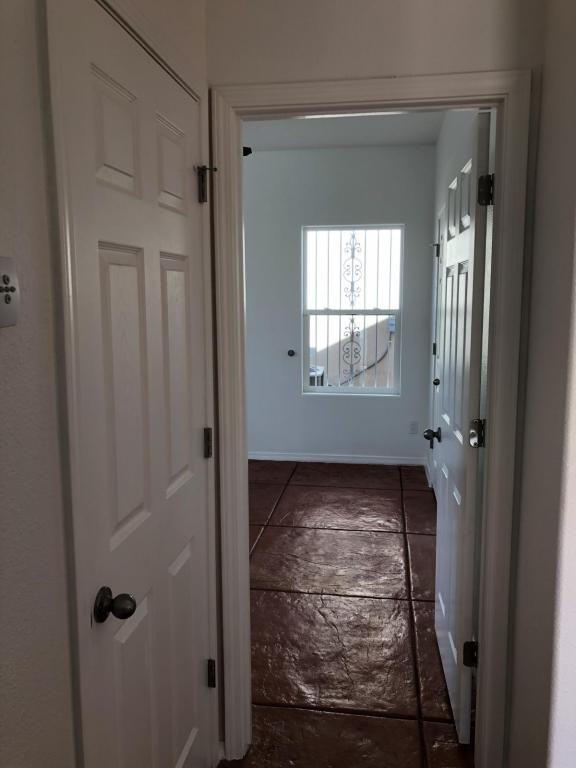 1703 Lomas Blvd Nw Unit E - Photo 6 of 12