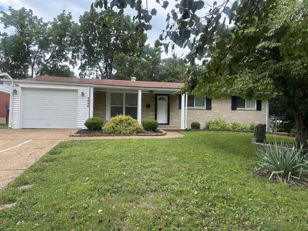 1945 Jenkee Ave