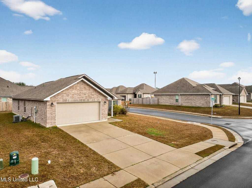 18102 Evergreen Dr - Photo 3 of 29