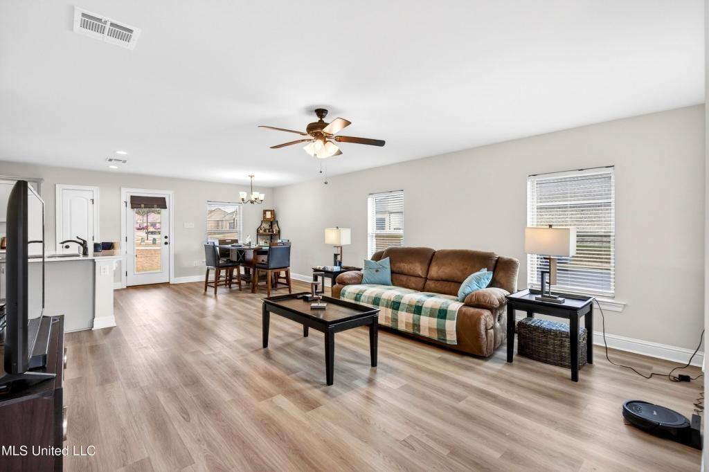 18102 Evergreen Dr - Photo 4 of 29