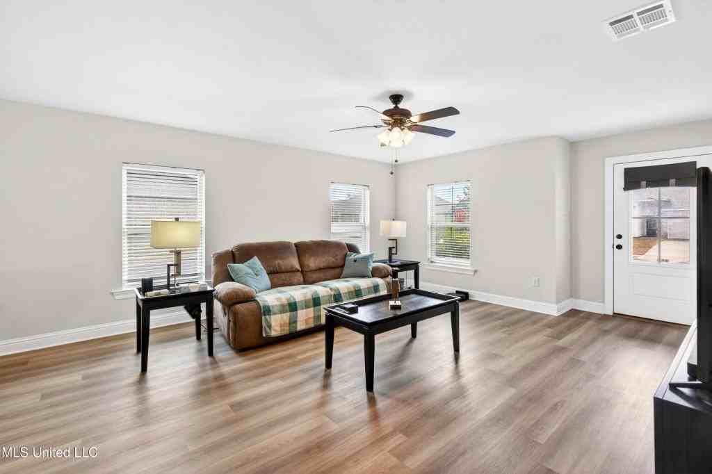 18102 Evergreen Dr - Photo 5 of 29