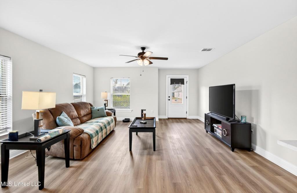 18102 Evergreen Dr - Photo 6 of 29