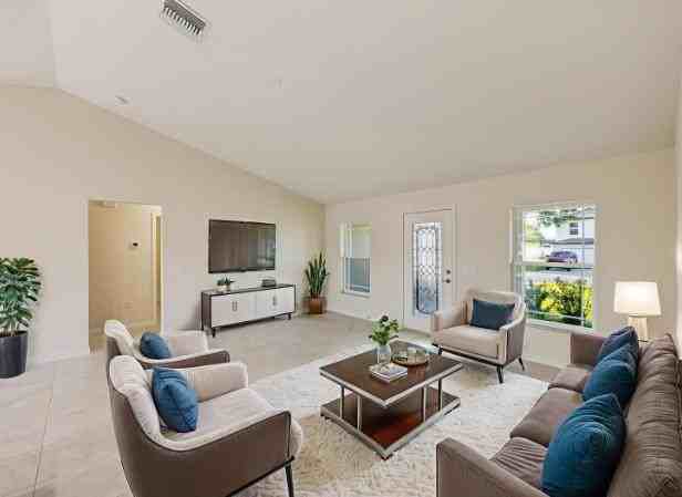 27017 Mott Ave - Photo 4 of 18