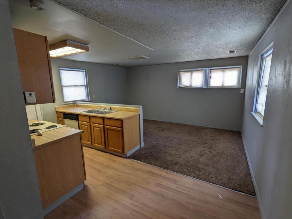 255 1/2 3rd St Apt B - Photo 2 of 4