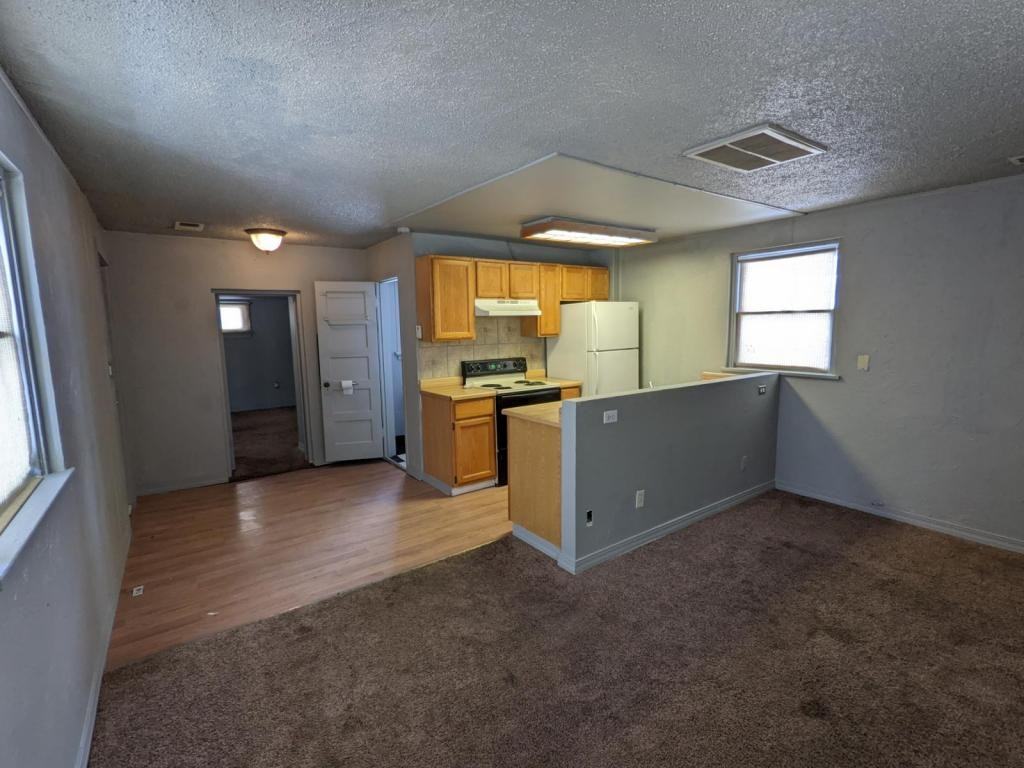 255 1/2 3rd St Apt B - Photo 4 of 4