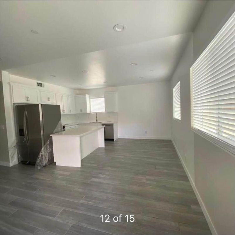 1130 W 39th St - Photo 5 of 11