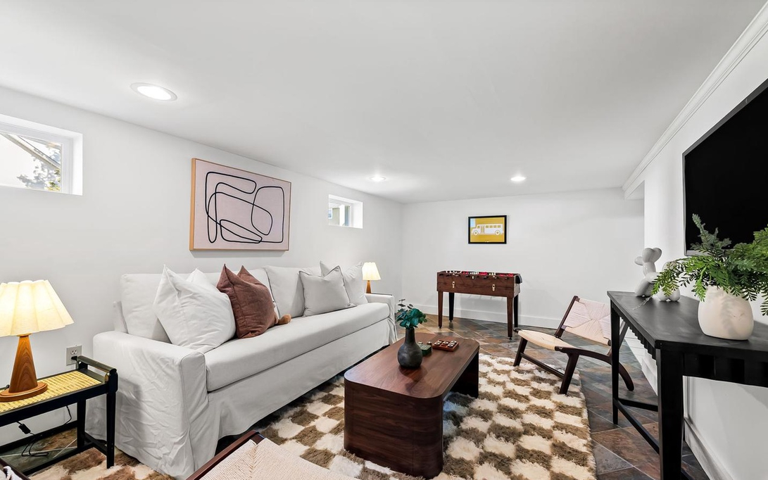 14100 Canterbury Ln - Photo 3 of 9