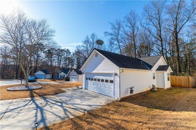 199 Amelia Creek Way - Photo 2 of 33