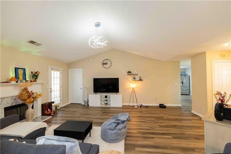 199 Amelia Creek Way - Photo 3 of 33