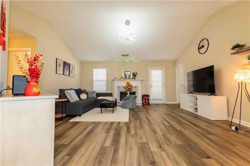 199 Amelia Creek Way - Photo 4 of 33