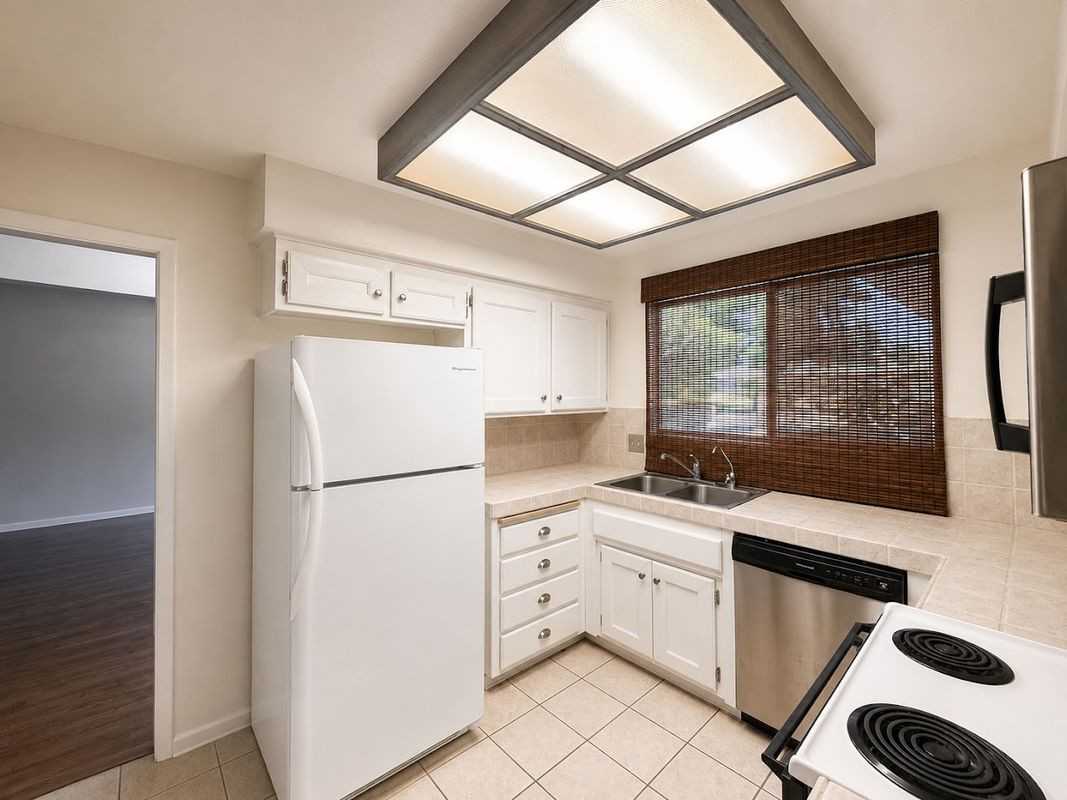 3440 La Jolla Dr - Photo 7 of 24