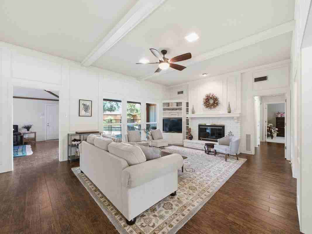 1403 Concord Dr - Photo 2 of 10