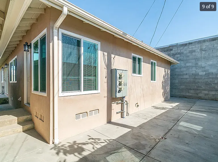 2514 E Adams St - Photo 3 of 3
