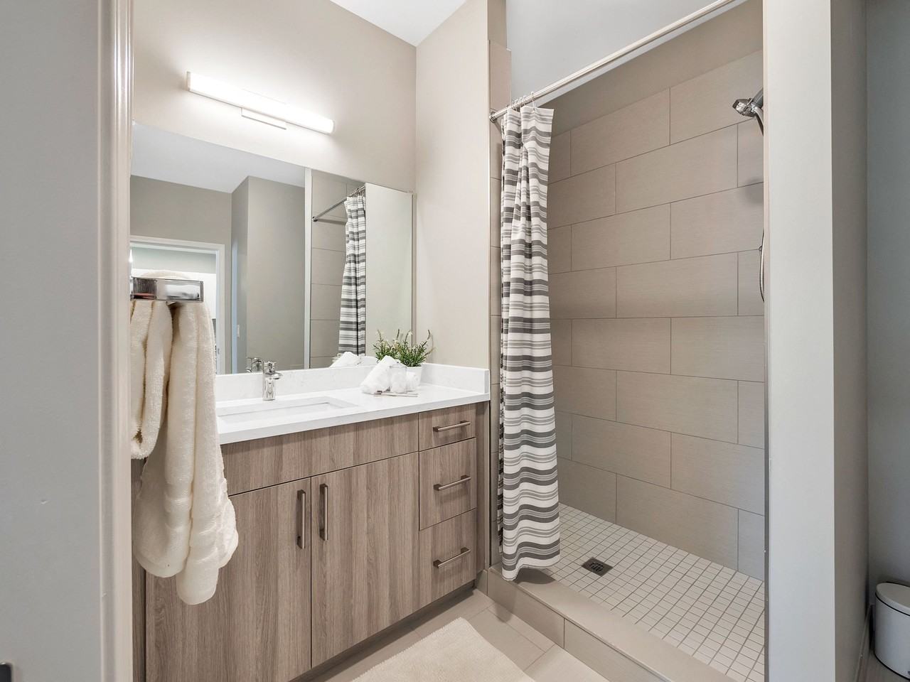 4 Corners Lakeside Apartments - Photo 7 of 50