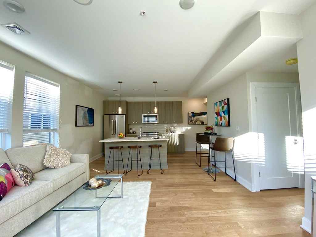 530 Dorchester - Photo 2 of 7