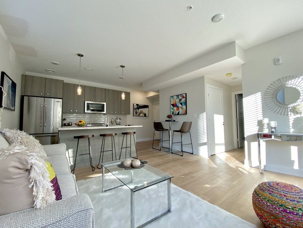 530 Dorchester - Photo 4 of 7