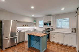 300 Ridgecrest Dr - Photo 1 of 1